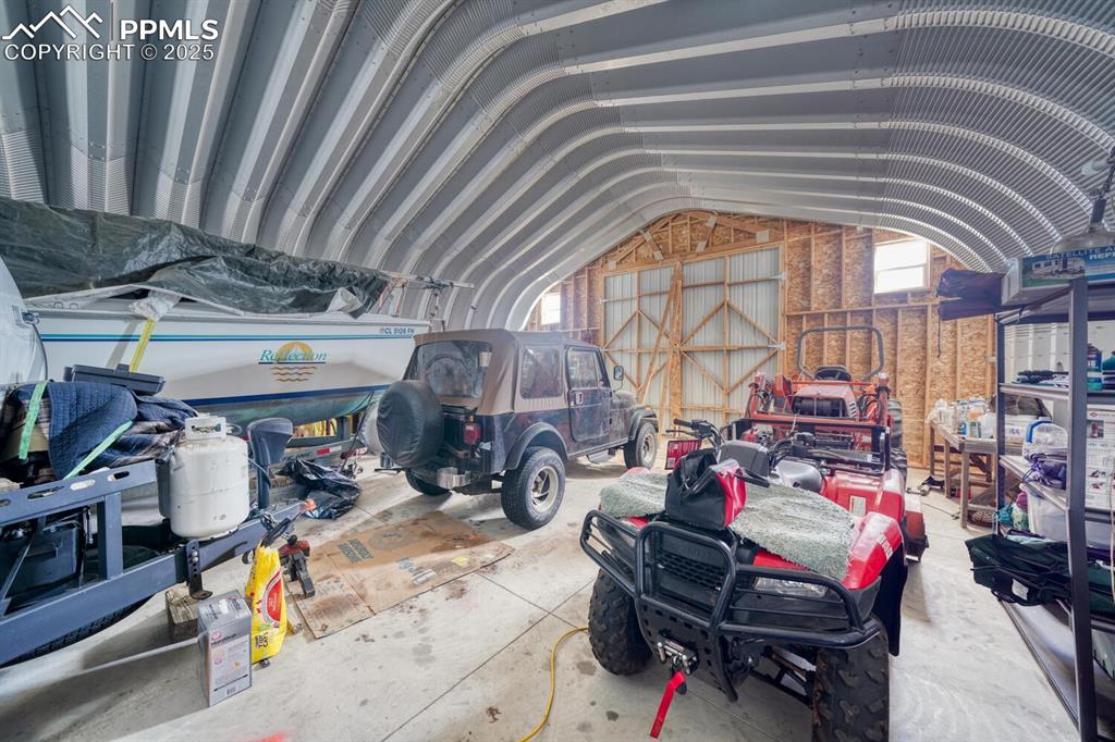 Image 43 of 50: Garage