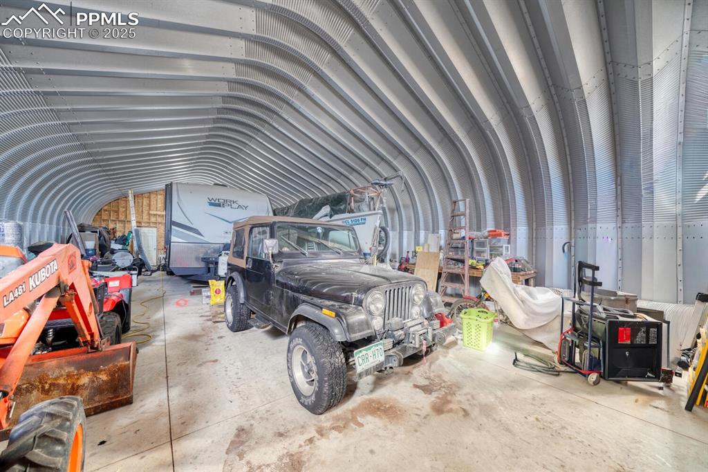 Image 44 of 50: Garage