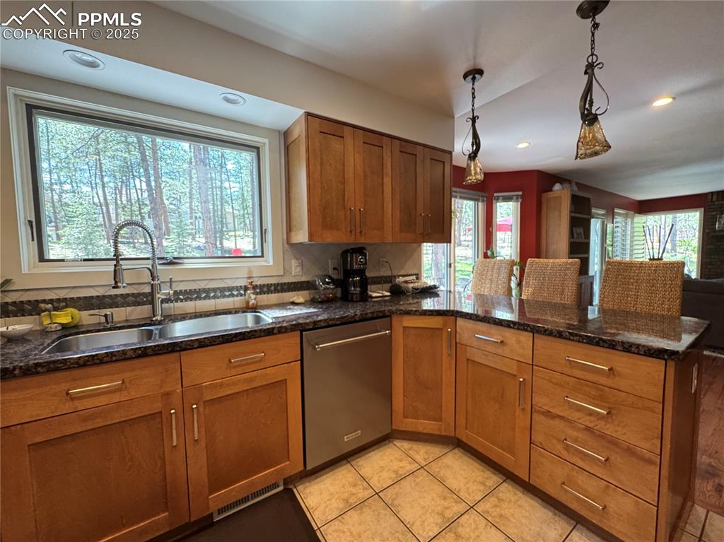Image 12 of 49: Kitchen