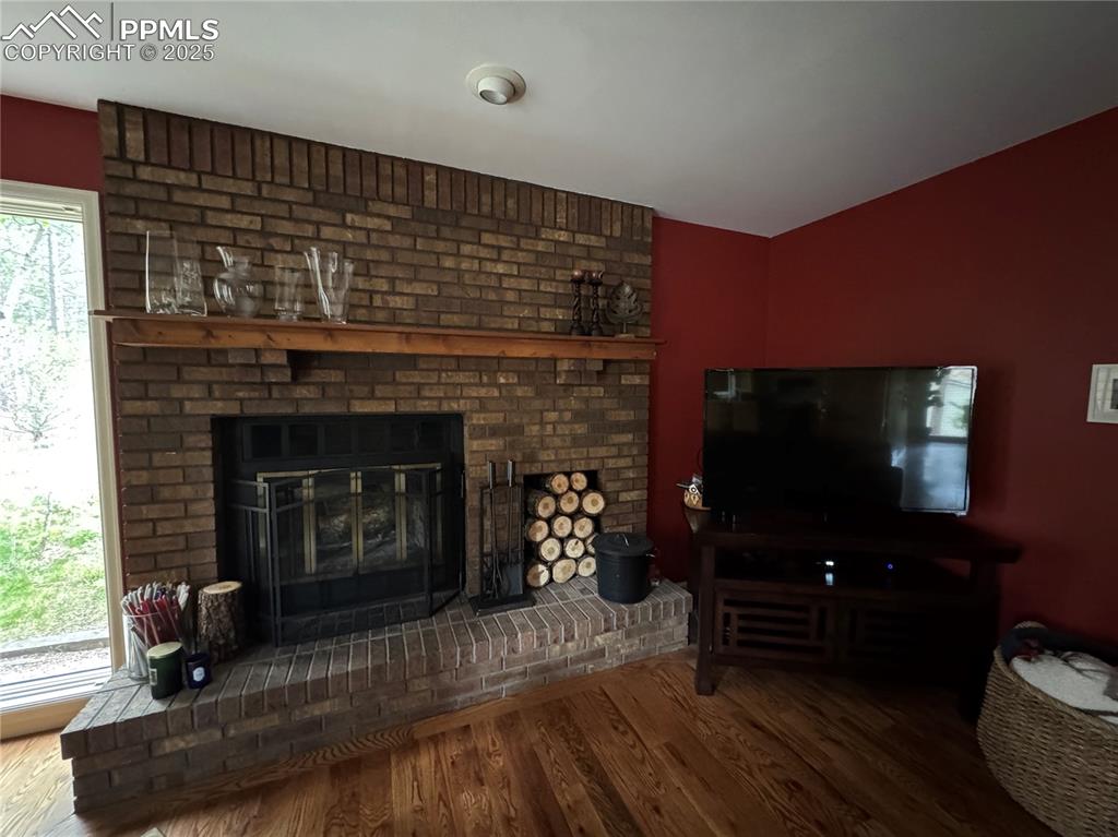 Image 17 of 49: Living Room