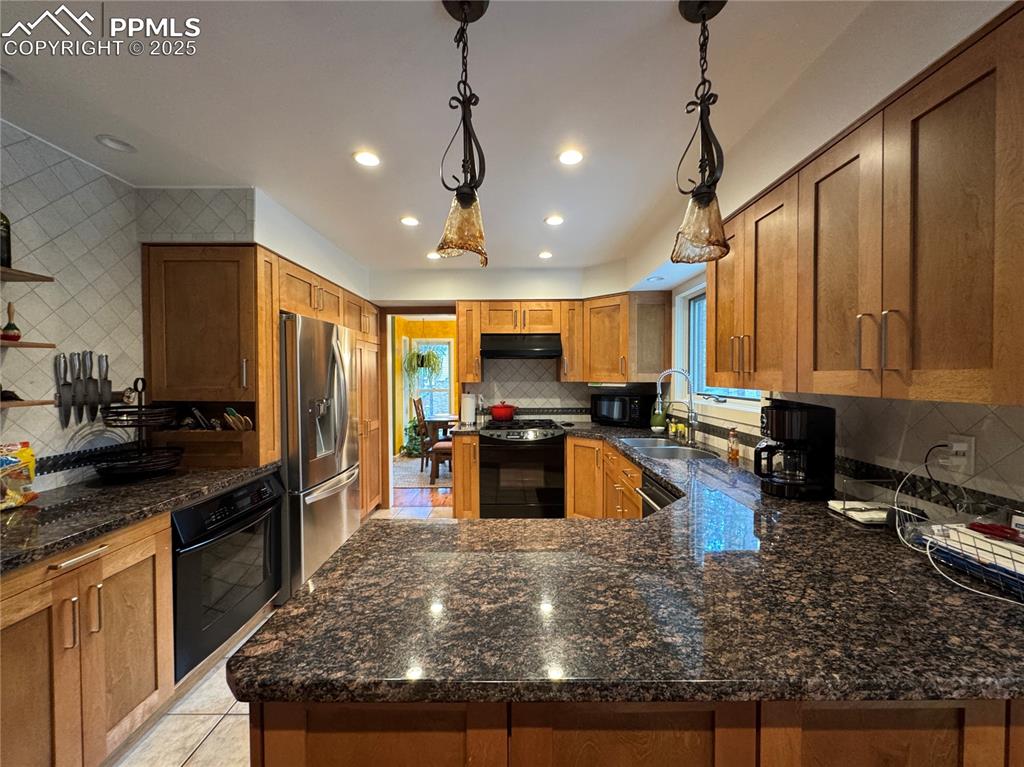 Image 8 of 49: Kitchen