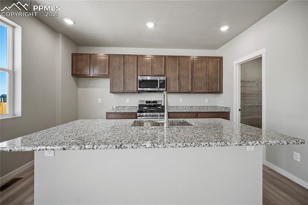 Image 11 of 35: Kitchen