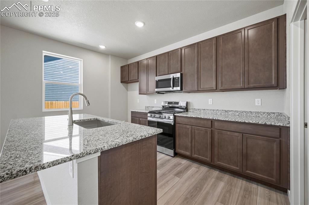 Image 15 of 35: Kitchen