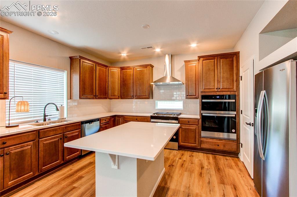 Image 12 of 31: Kitchen