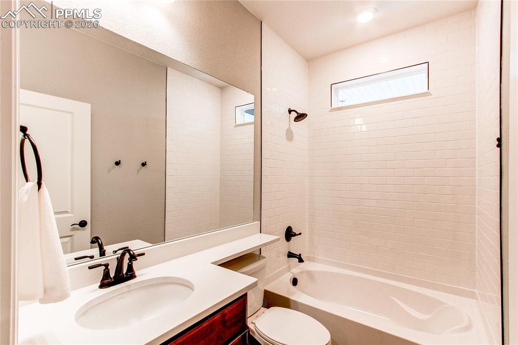 Image 14 of 31: Bathroom