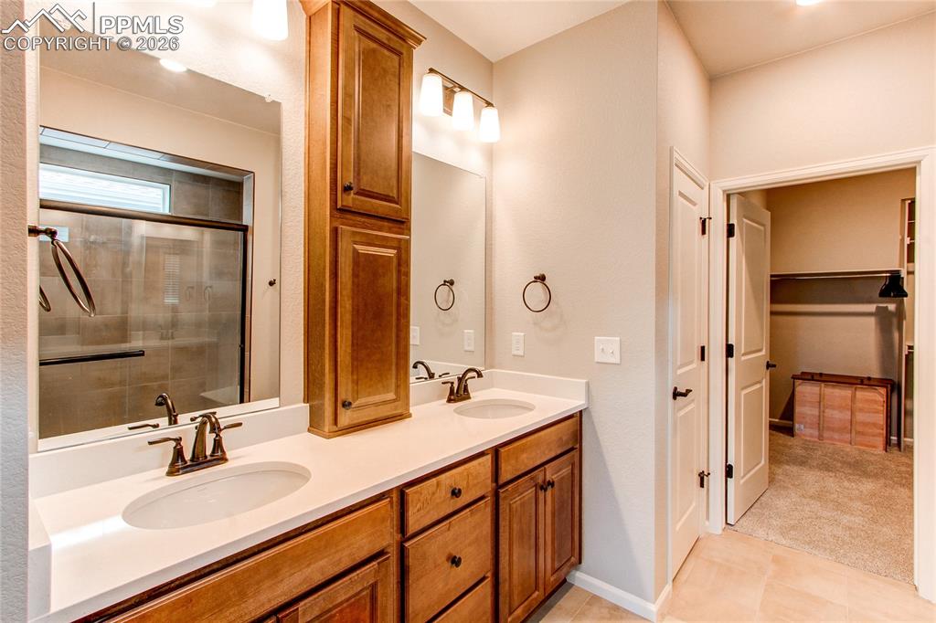 Image 18 of 31: Bathroom