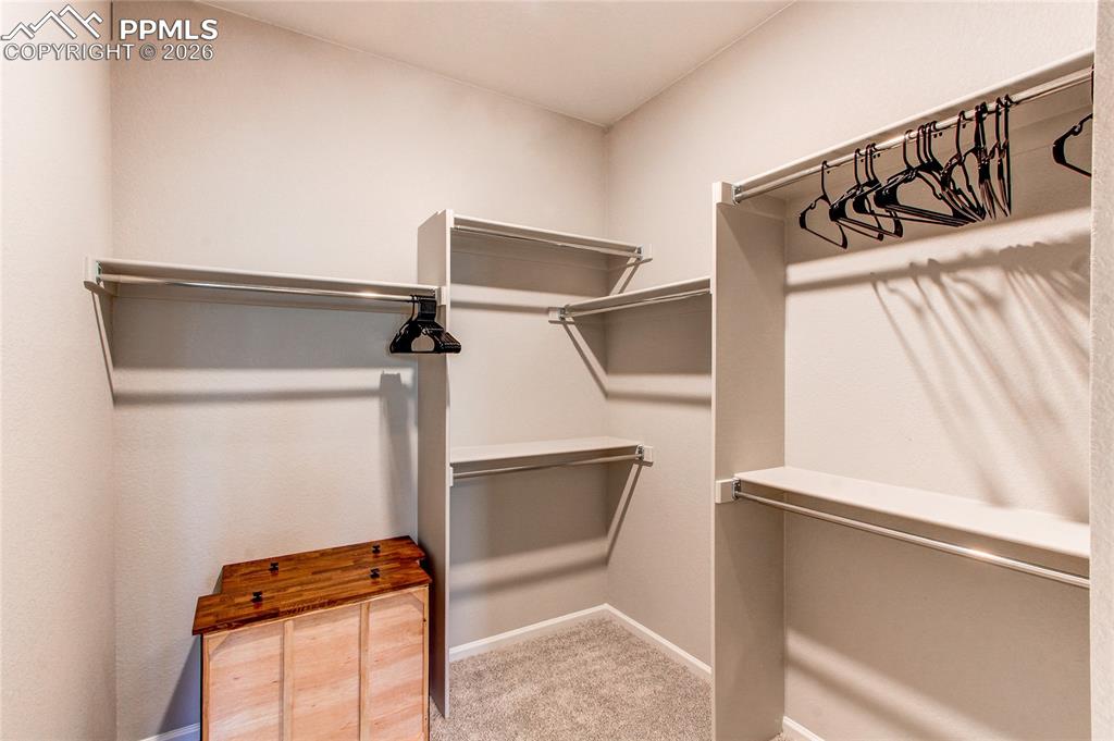 Image 20 of 31: Closet