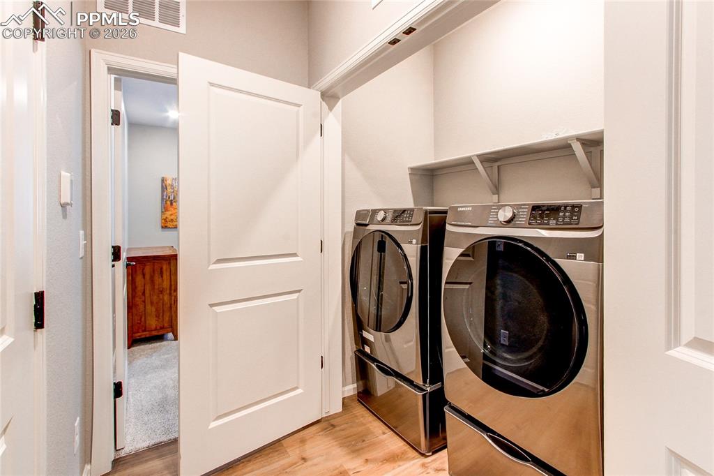 Image 21 of 31: Laundry