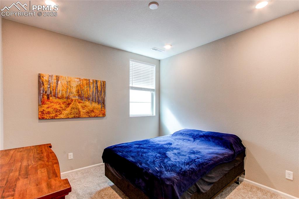 Image 22 of 31: Bedroom