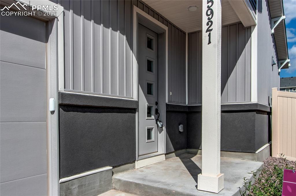 Image 3 of 31: Entry