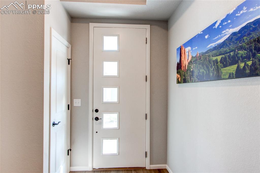 Image 4 of 31: Entry