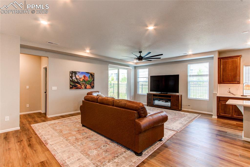 Image 5 of 31: Living Room