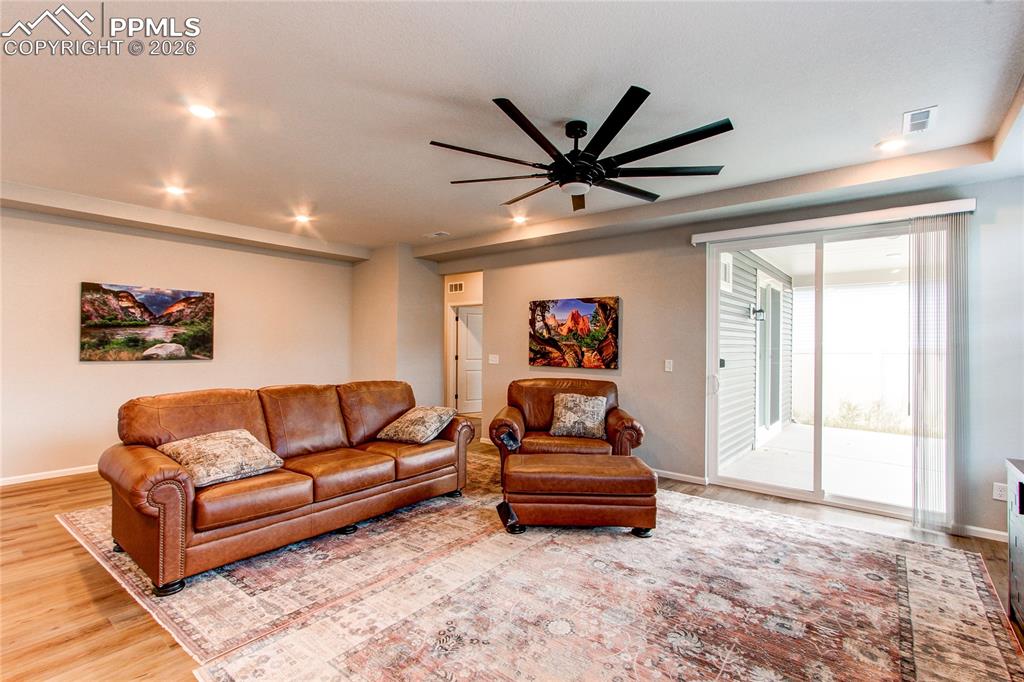 Image 8 of 31: Living Room