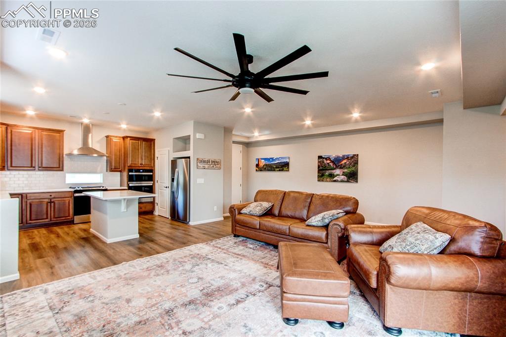 Image 9 of 31: Living Room