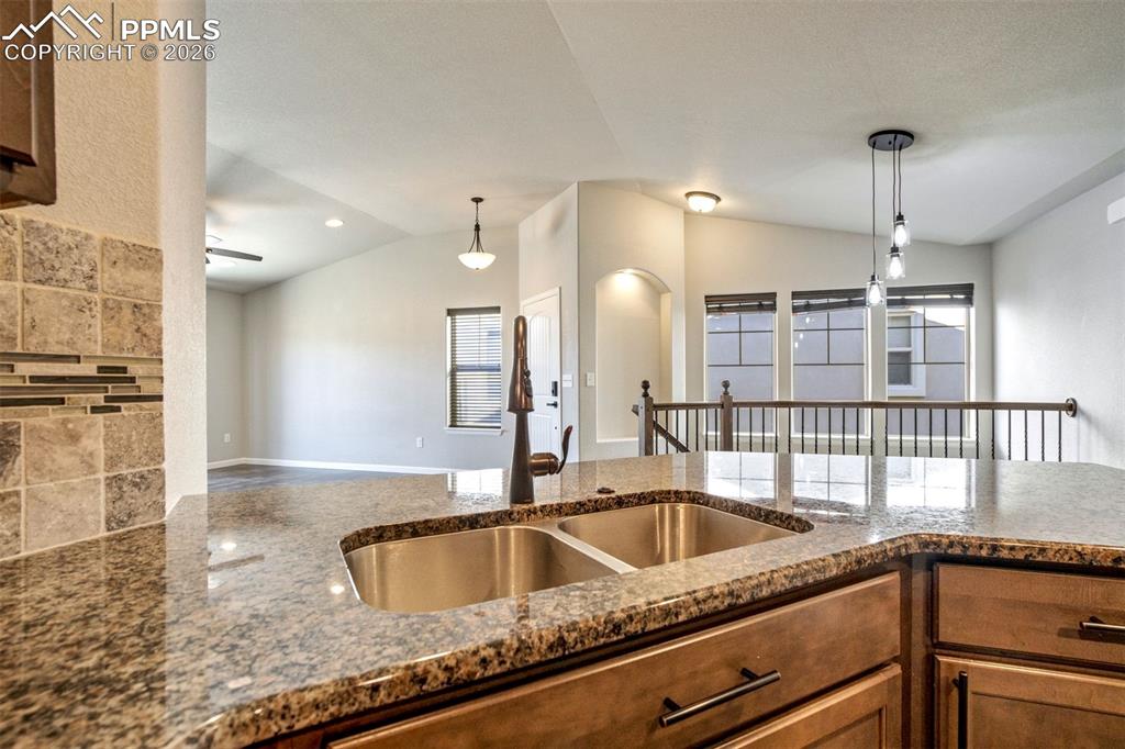 Image 15 of 50: Kitchen