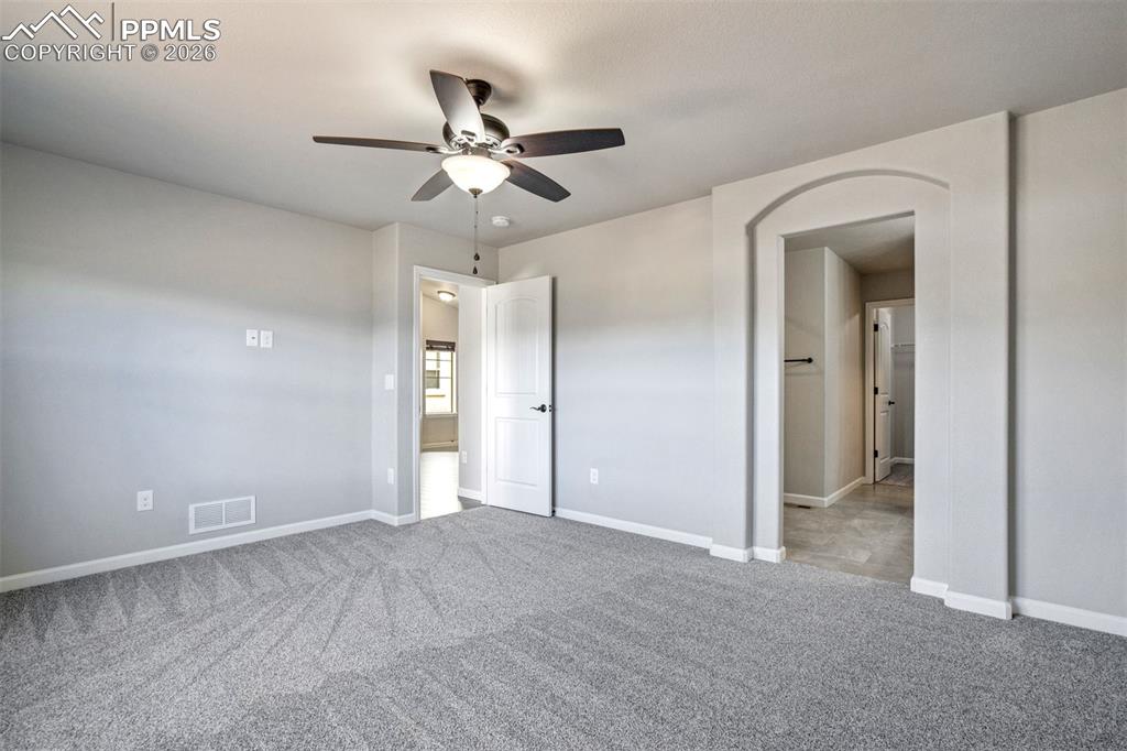 Image 22 of 50: Bedroom