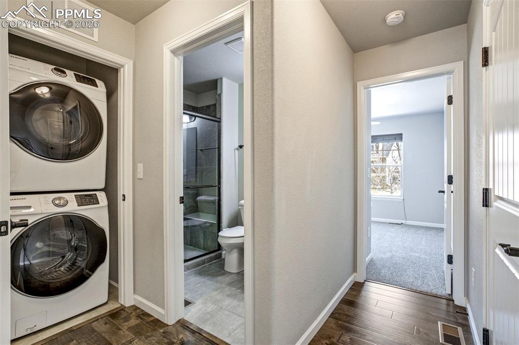 Image 29 of 50: Laundry