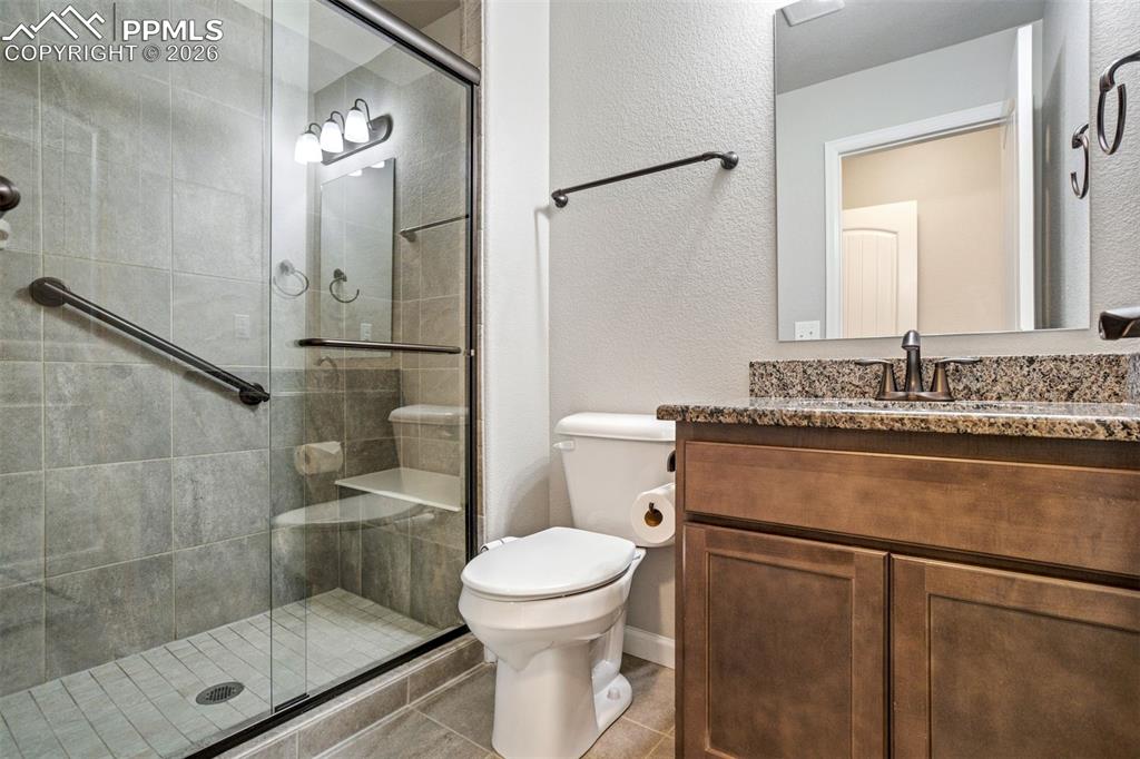 Image 30 of 50: Bathroom