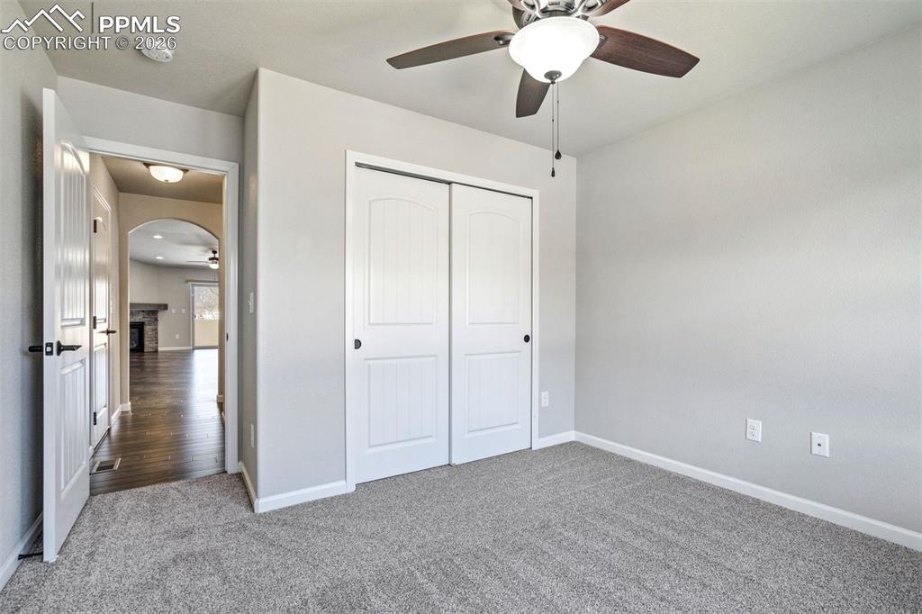 Image 31 of 50: Bedroom