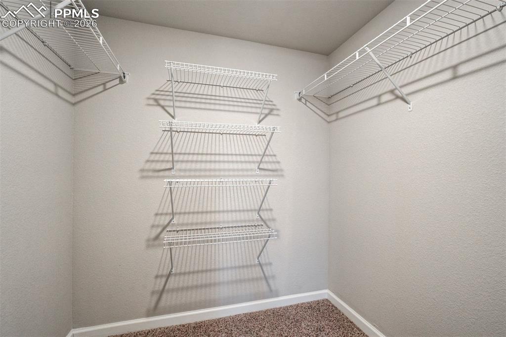 Image 39 of 50: Closet