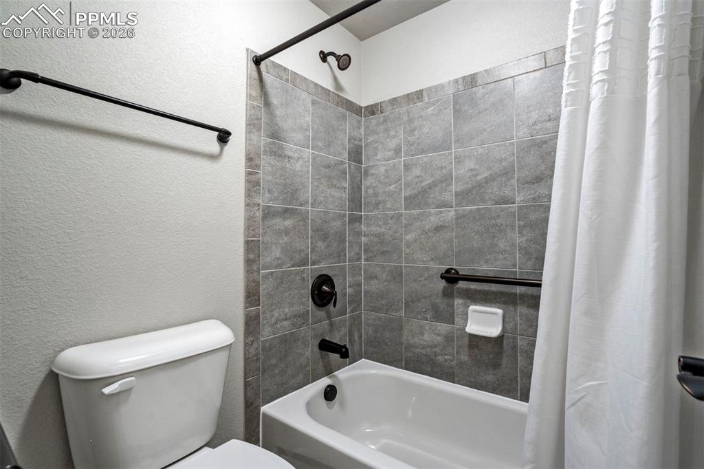 Image 43 of 50: Bathroom