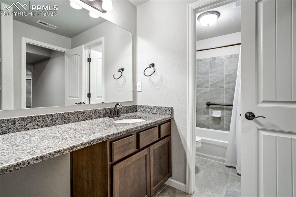 Image 44 of 50: Bathroom