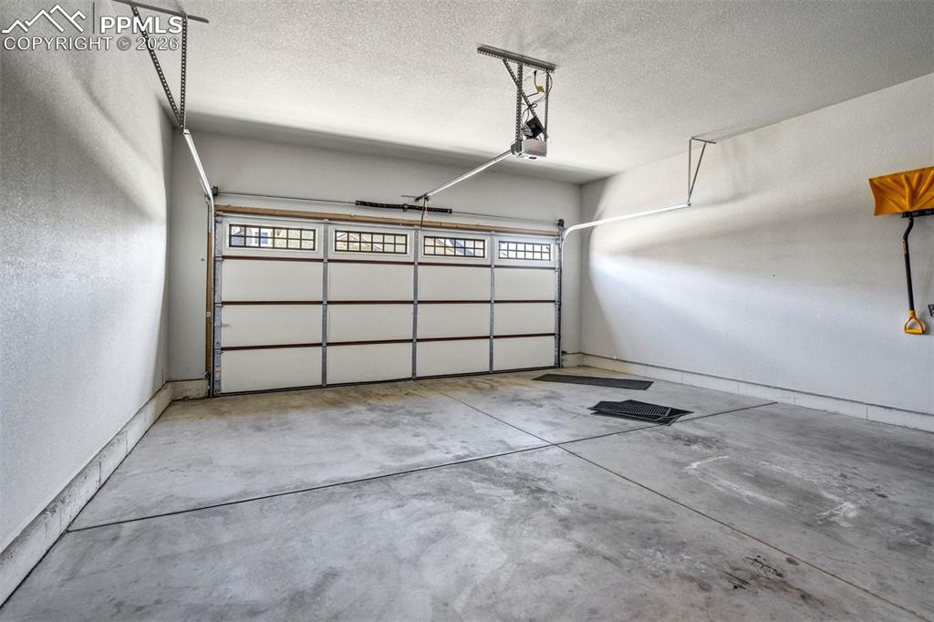 Image 50 of 50: Garage