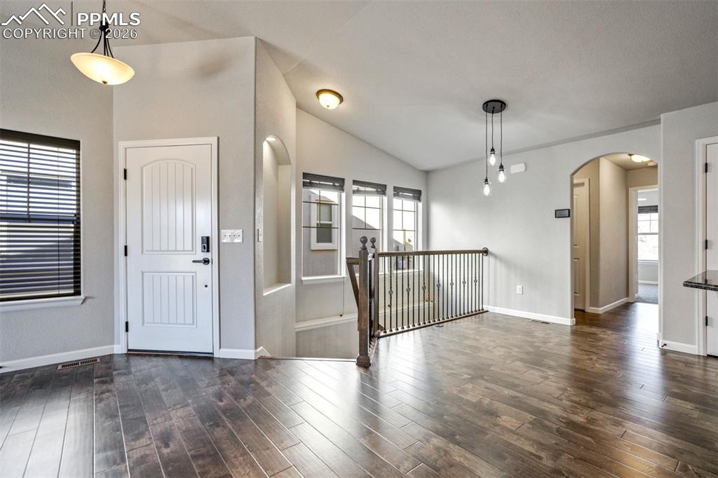 Image 6 of 50: Entry