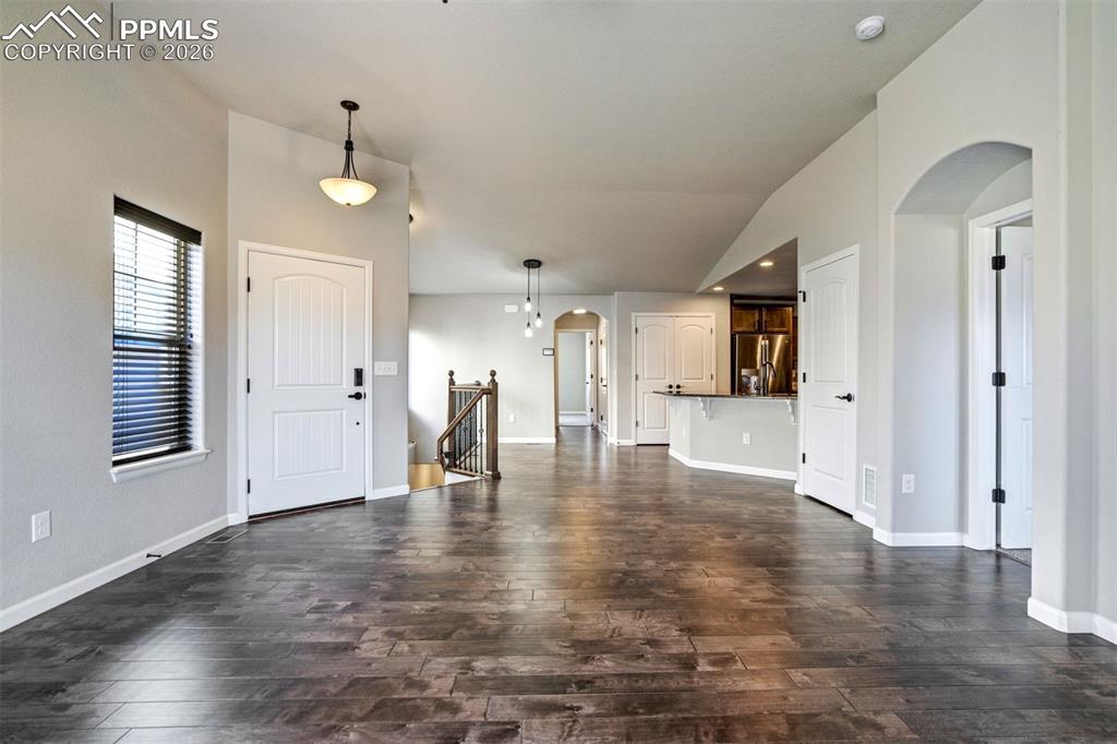 Image 7 of 50: Entry