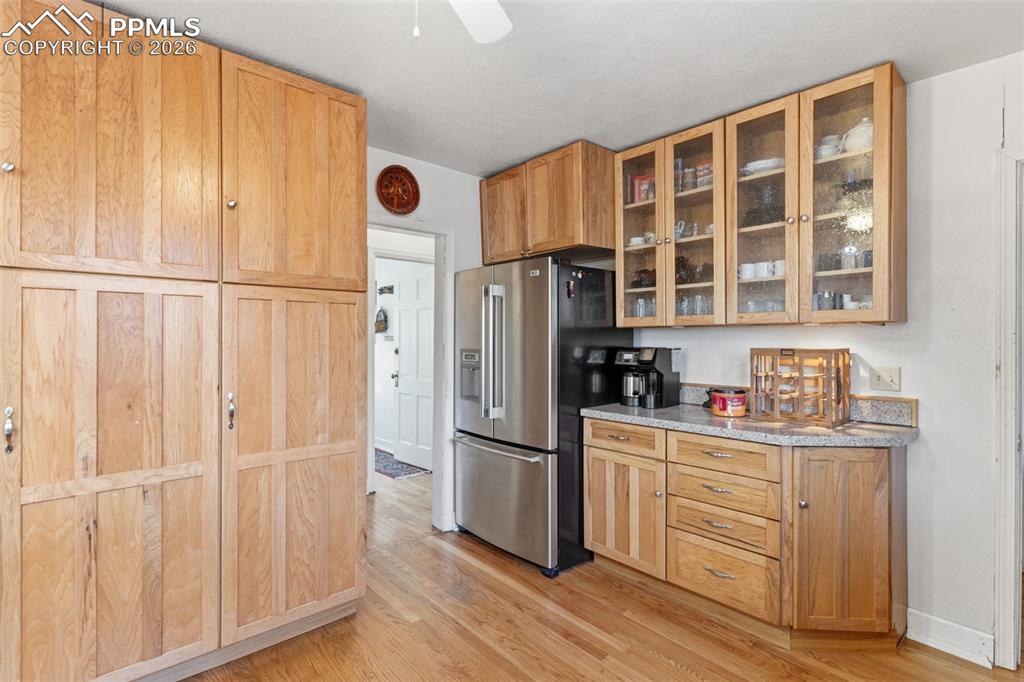 Image 11 of 49: Kitchen