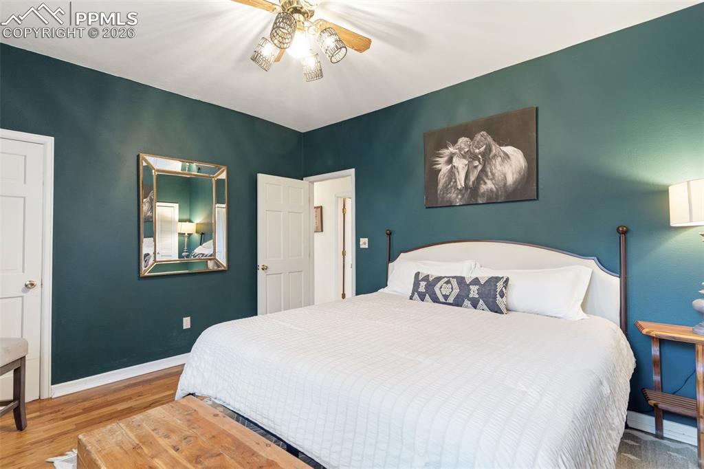 Image 14 of 49: Bedroom