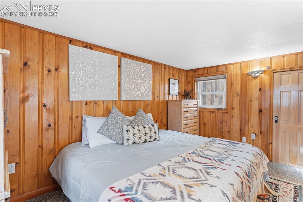 Image 41 of 49: Bedroom