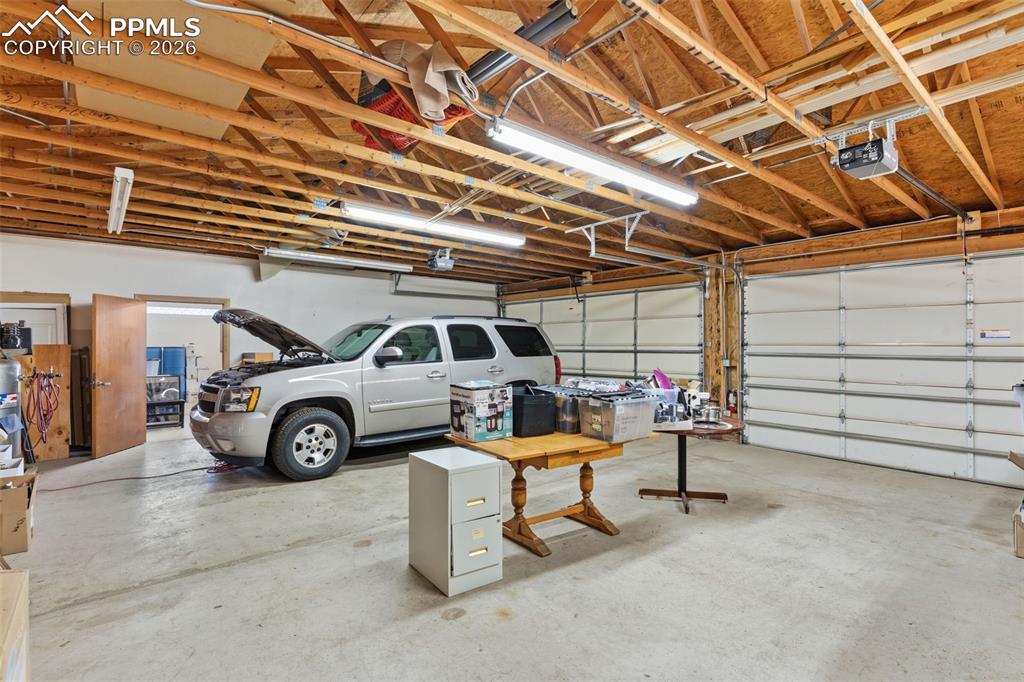 Image 47 of 49: Garage