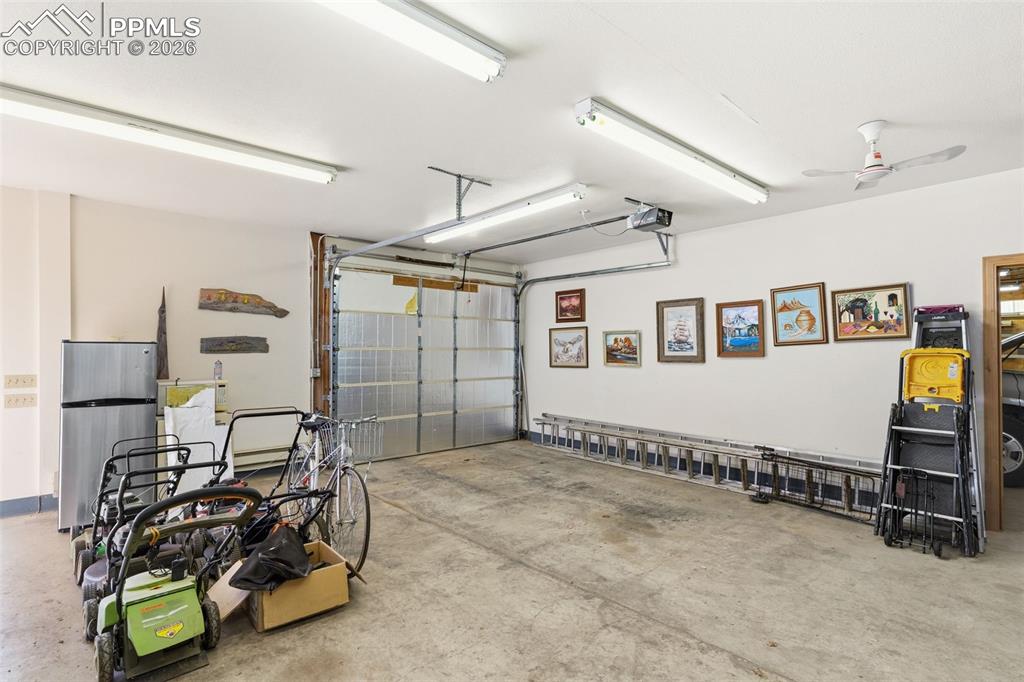 Image 48 of 49: Garage