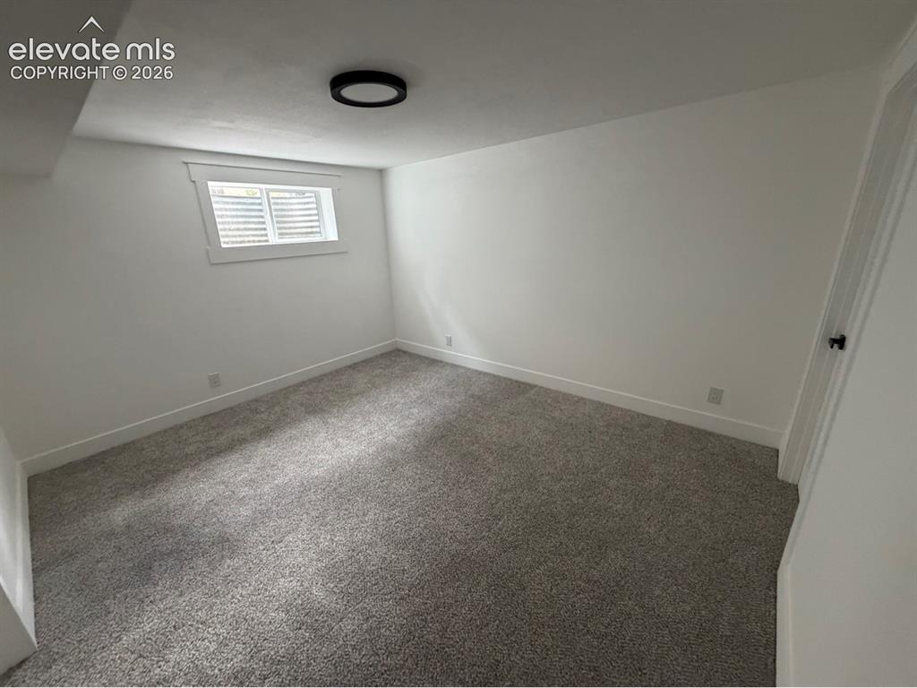 Image 10 of 20: Bedroom