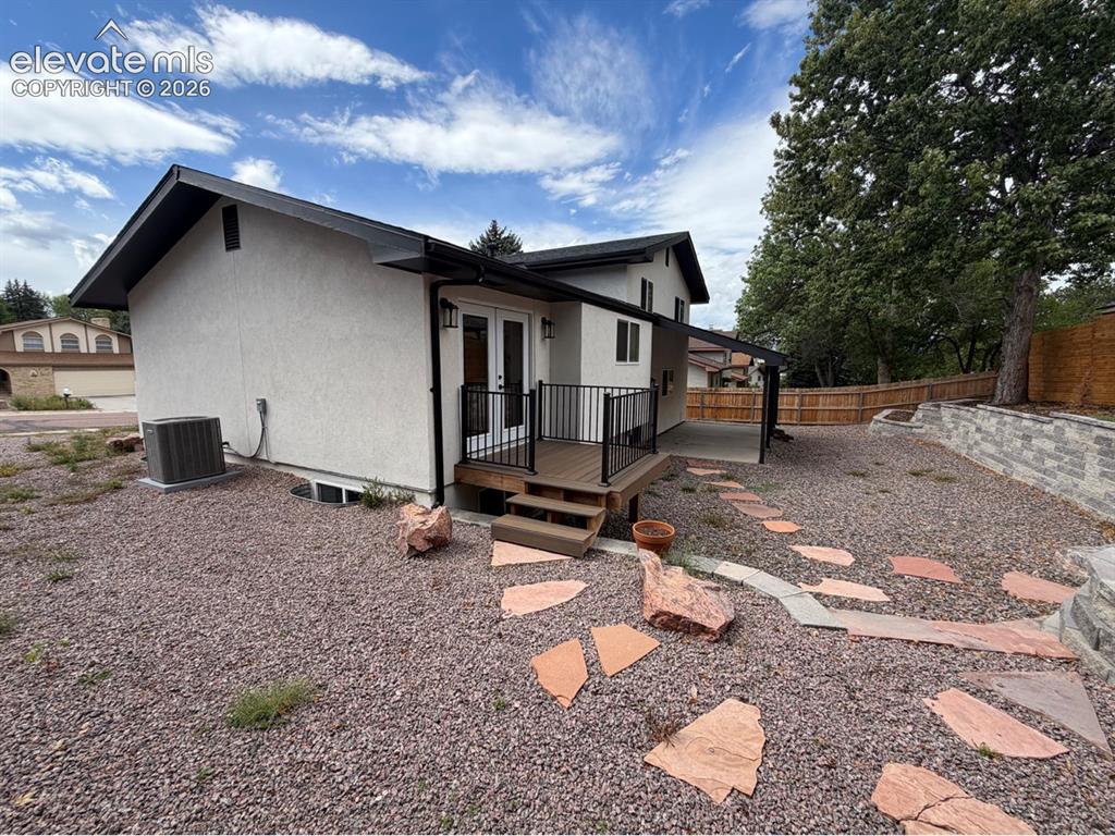 Image 19 of 20: Side of Structure