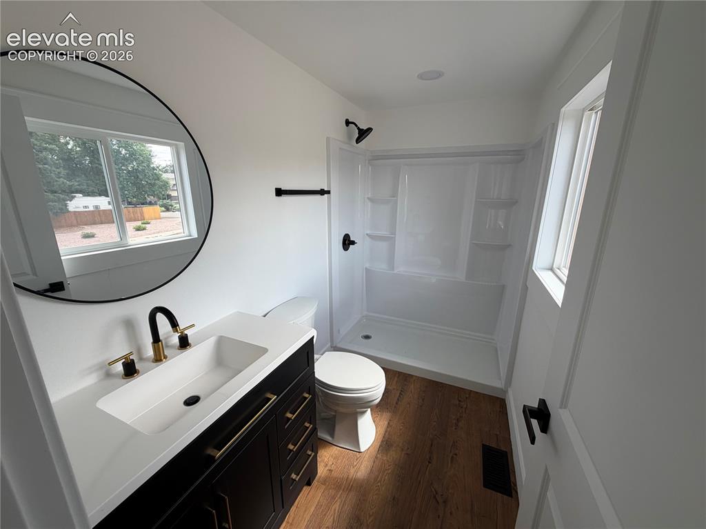 Image 6 of 20: Bathroom