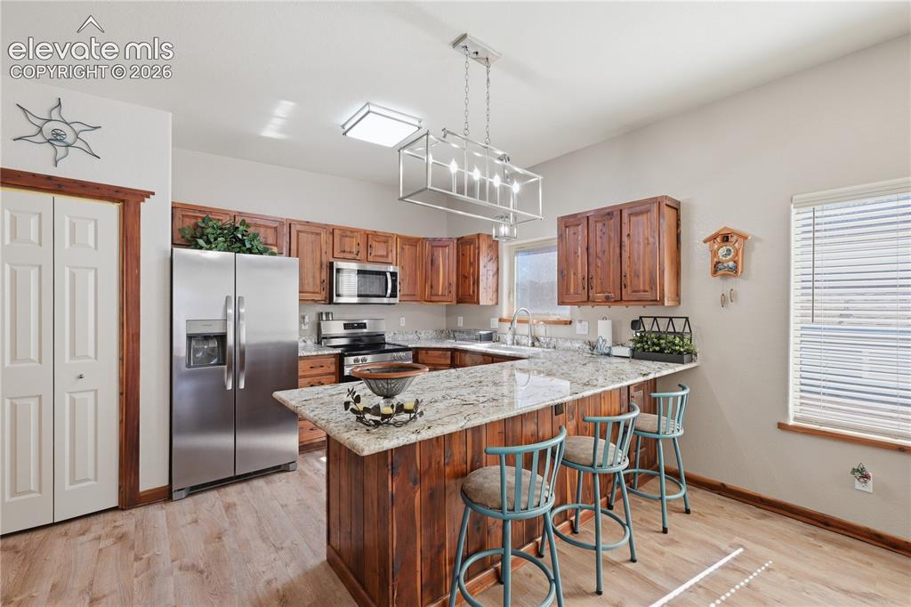 Image 11 of 23: Kitchen