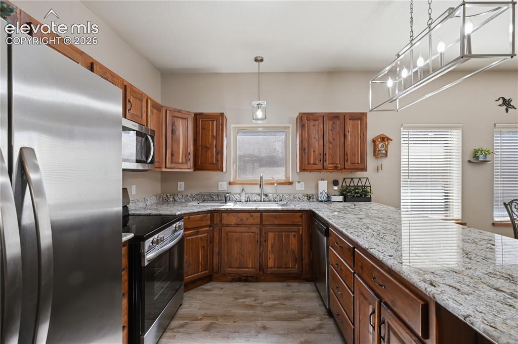 Image 12 of 23: Kitchen