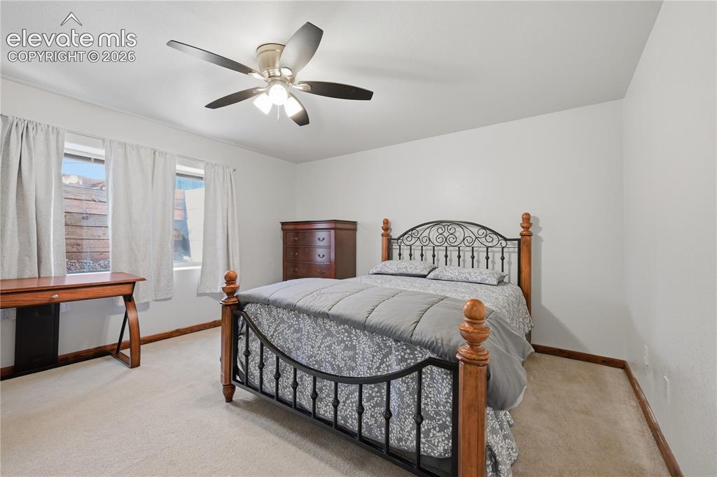 Image 19 of 23: Bedroom