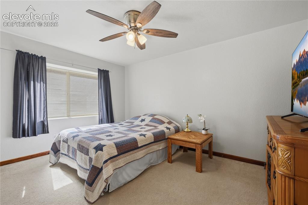 Image 22 of 23: Bedroom