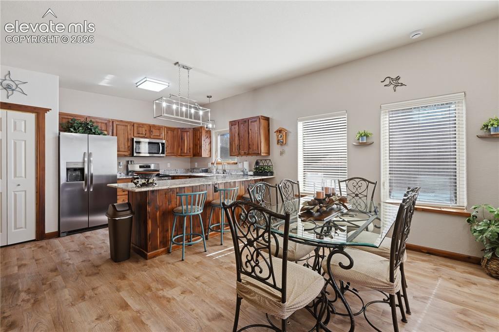 Image 8 of 23: Dining Area