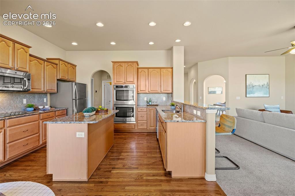 Image 13 of 45: Kitchen