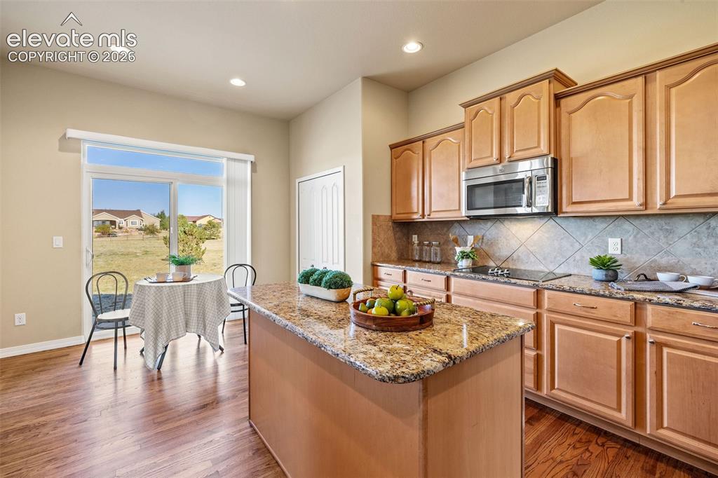 Image 15 of 45: Kitchen