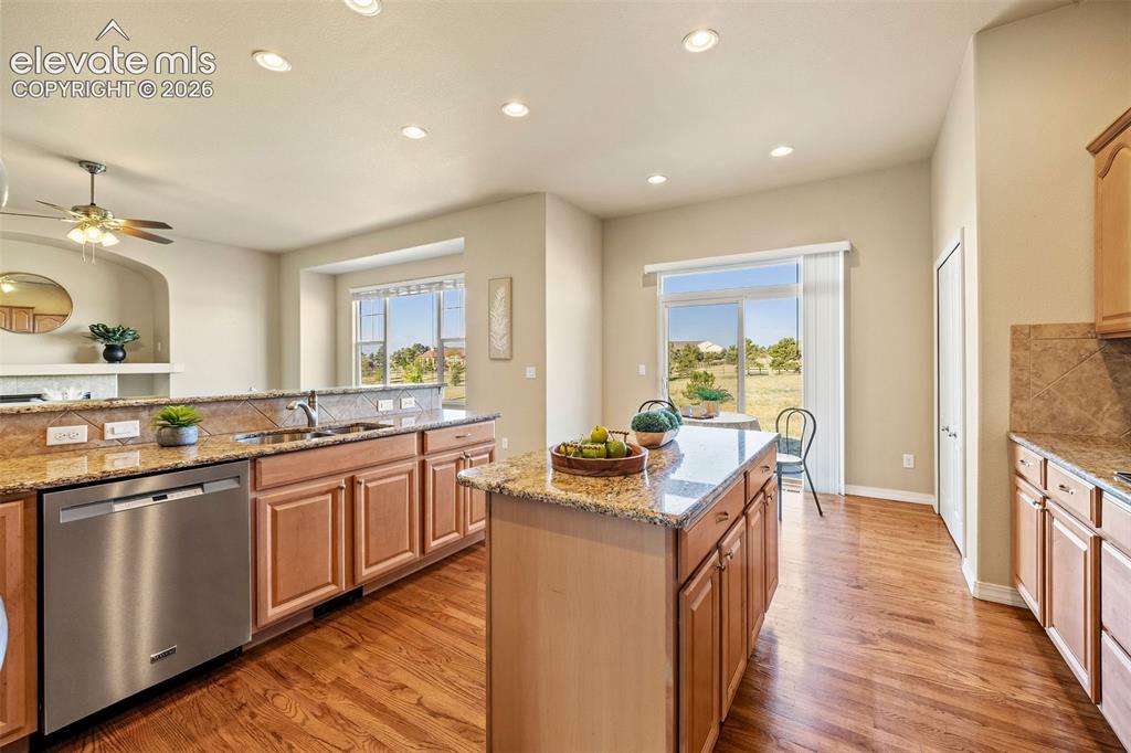 Image 16 of 45: Kitchen