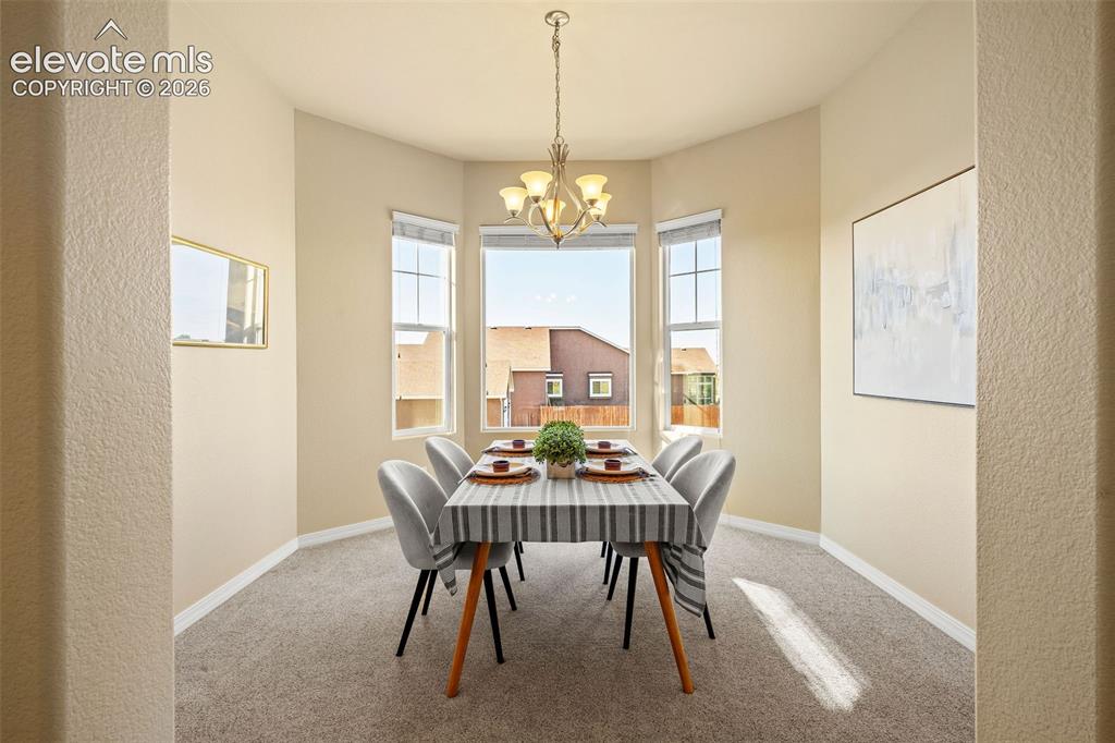Image 18 of 45: Dining Area