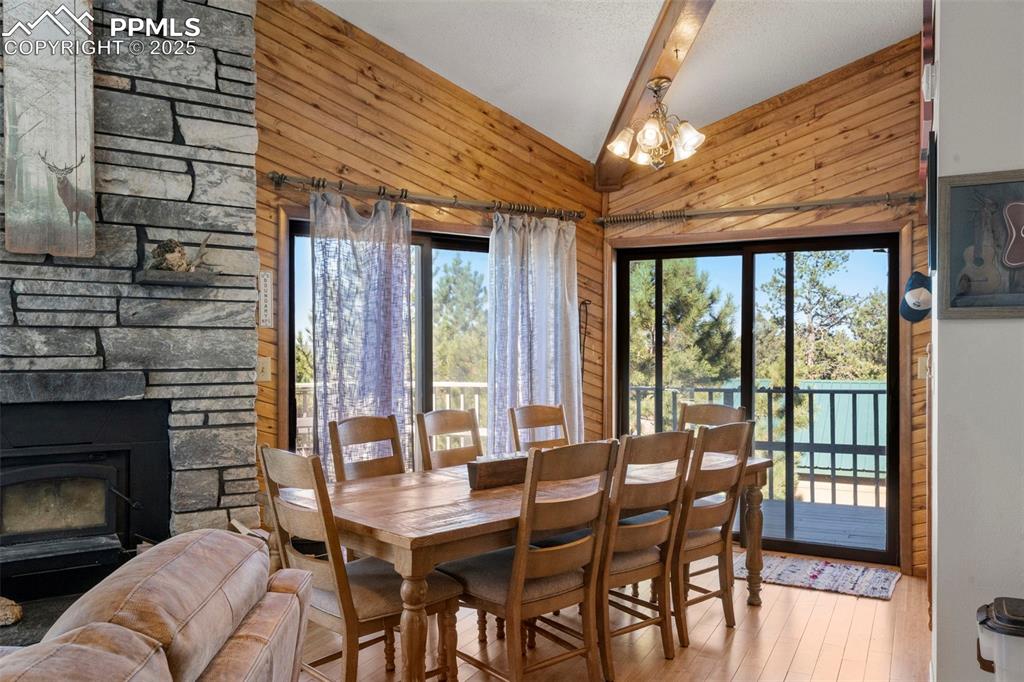 Image 15 of 22: Dining Area