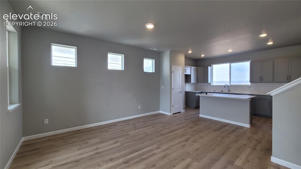 Image 9 of 26: Dining area!