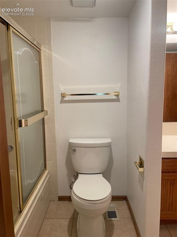 Image 15 of 35: Bathroom