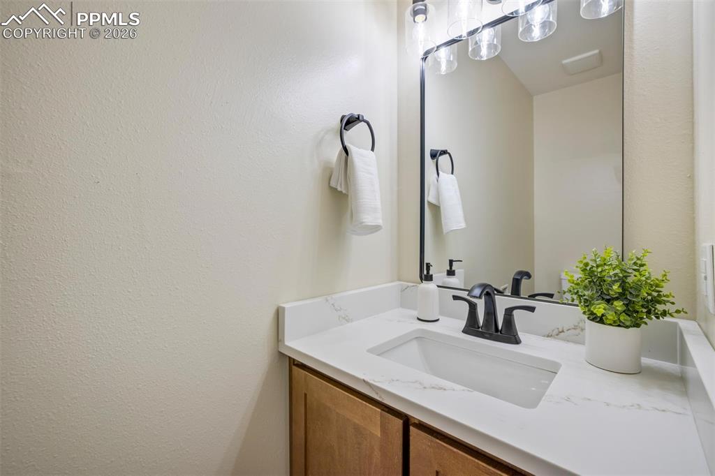 Image 11 of 50: Bathroom